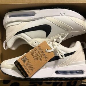 Nike W Air Max Dawn size 10